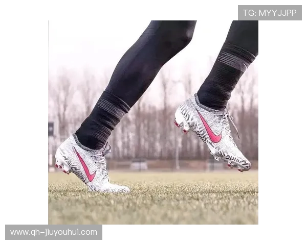 双层吸汗足球袜护套全面提升运动舒适性与耐用保护综合体验表现力